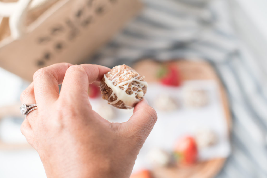 Easy No bake Treat: Strawberries and Cream Bliss Balls flavored with fresh strawberries, dates, and cashew butter! 