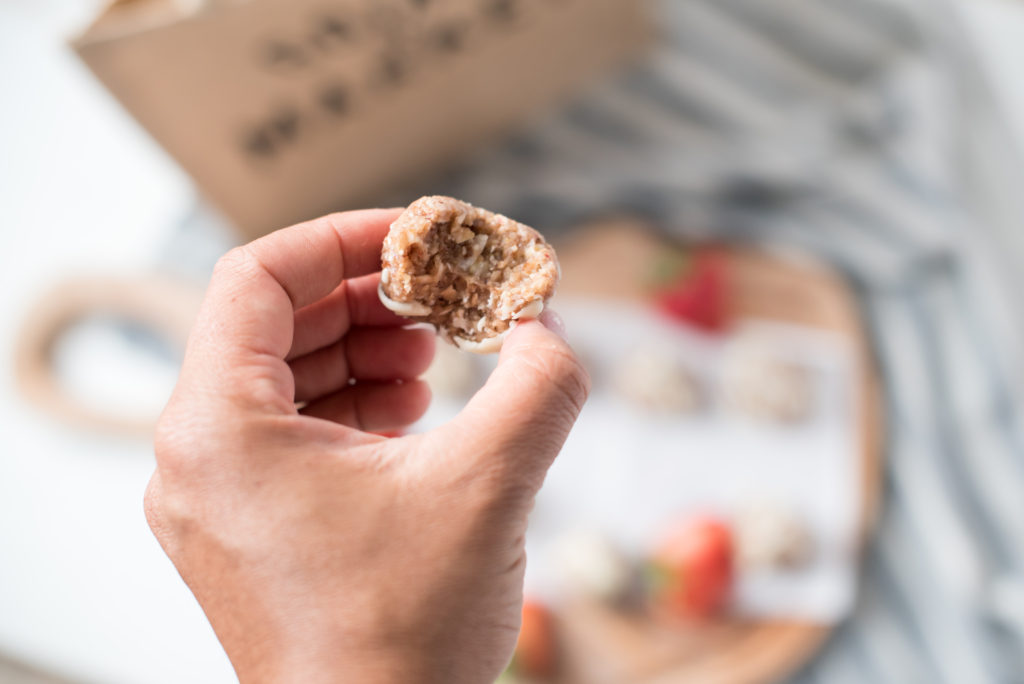 Easy No bake Treat: Strawberries and Cream Bliss Balls flavored with fresh strawberries, dates, and cashew butter! 