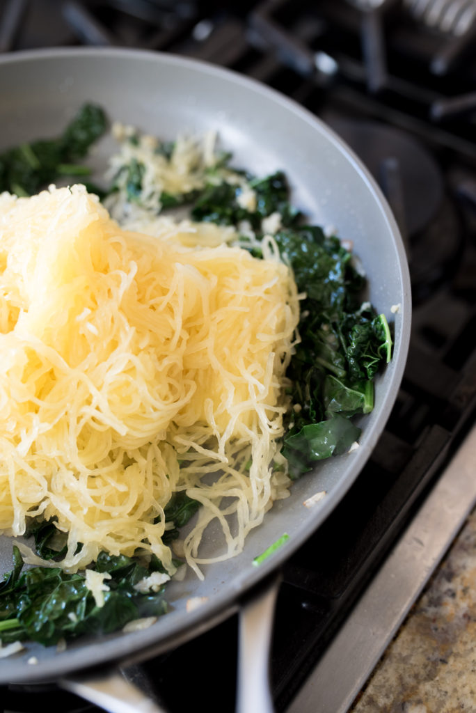 This 7 ingredients spaghetti squash carbonara comes together in less than 15 minutes and will make you smile with each bit. Simple goodness lightened up!