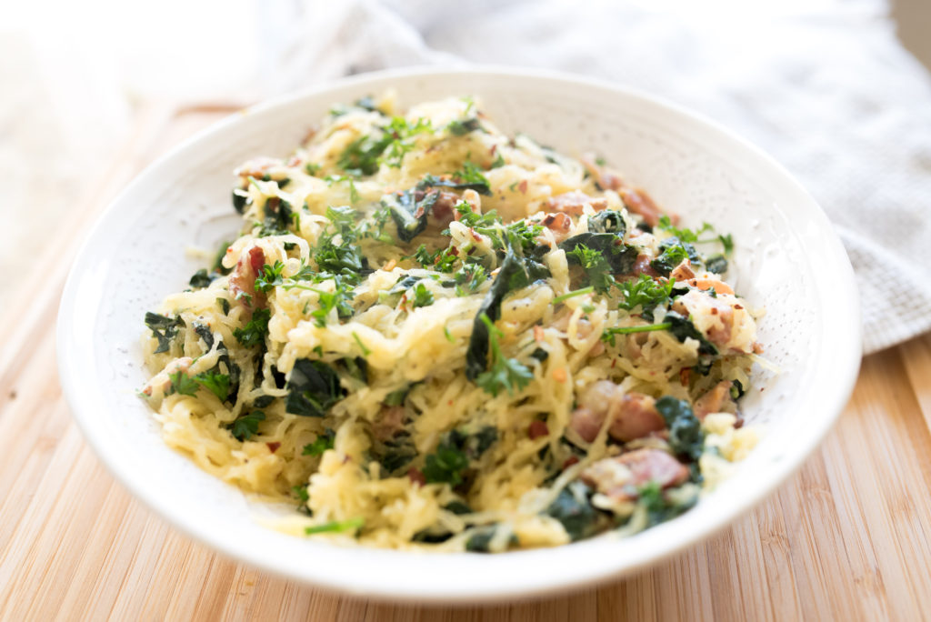 This 7 ingredients spaghetti squash carbonara comes together in less than 15 minutes and will make you smile with each bit. Simple goodness lightened up!